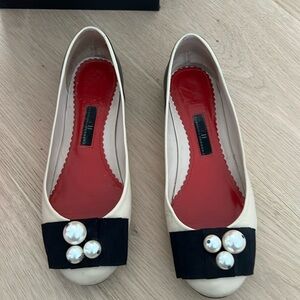 Carolina Herrera leather flats